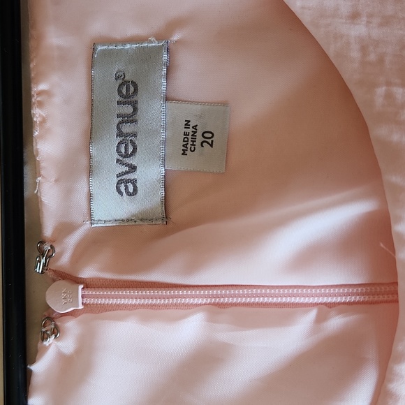 Beautiful soft pink dress! - Picture 8 of 10